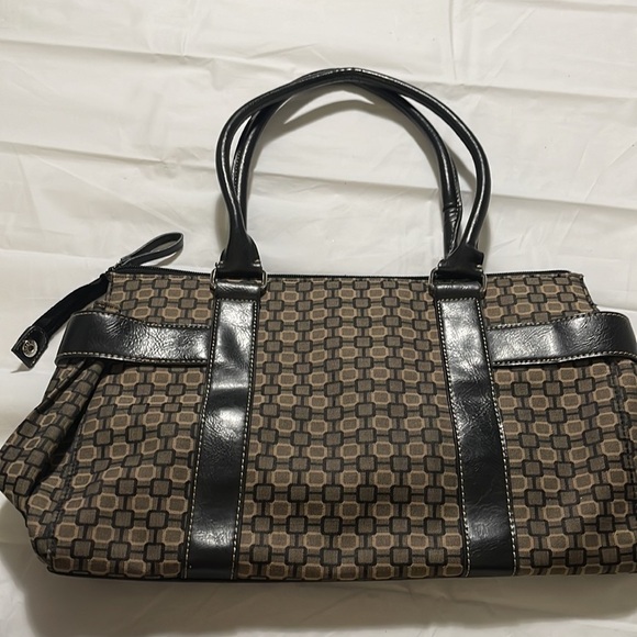 Nine West women’s hand bag like new condition. Dimensions in photos - Picture 3 of 9